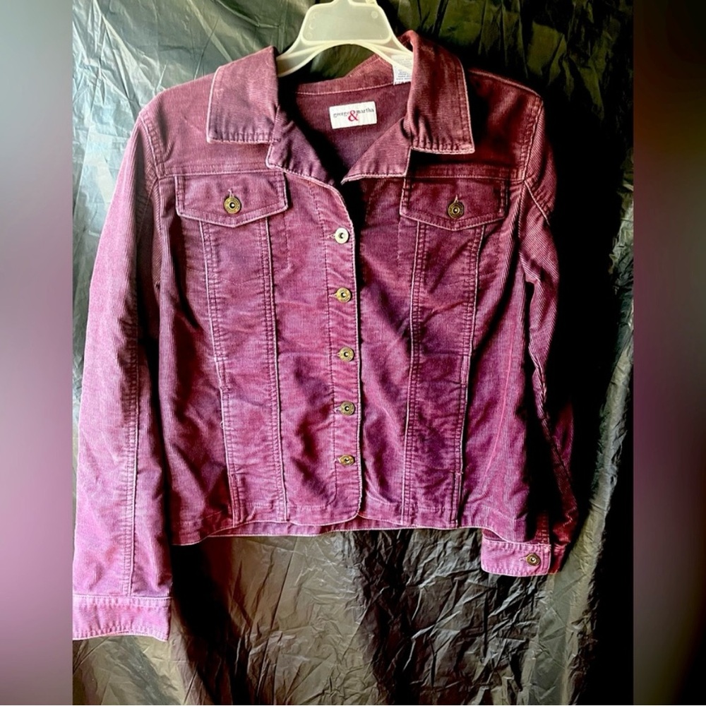 Purple woman cropped jacket size. Lg